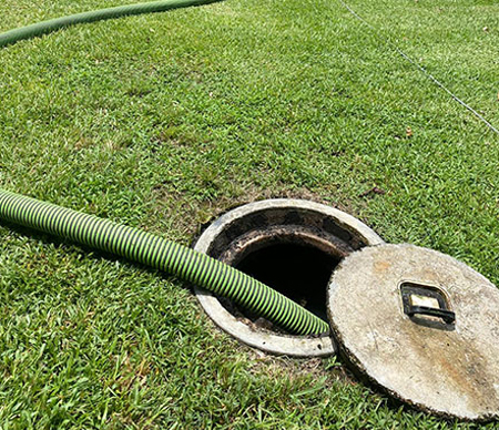 Limpeza completa de caixa de gordura interna e externa em Curitiba