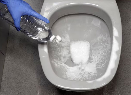 Bicarbonato de sódio e vinagre na manutenção preventiva do ralo