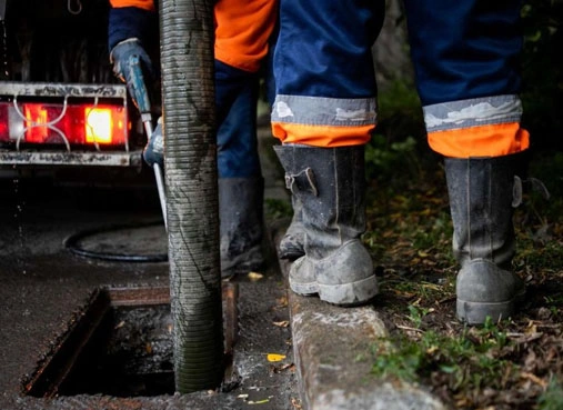 Chamar a HidroTotal para desentupimento de emergência 24 horas em Curitiba