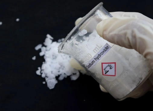 Desentupidor químico usado com cautela em emergência