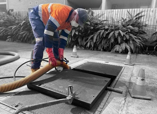 Limpeza preventiva de caixa de gordura e de esgoto em Curitiba